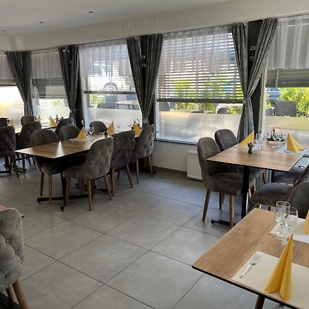 Hotel Restaurant Du Moulin Fleurier Bagian luar foto
